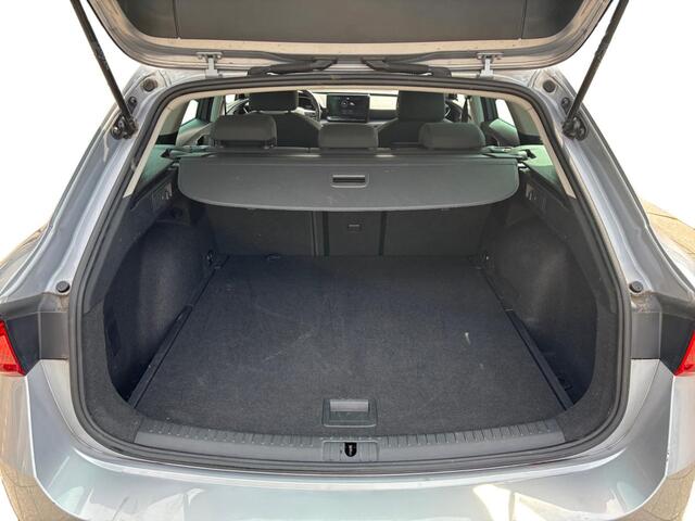 Seat LEON Sportstourer 1.0 eTSI Style Business Intense | AUT | NAVI | CAMERA | STOELVERWARMING | 1 JAAR GARANTIE