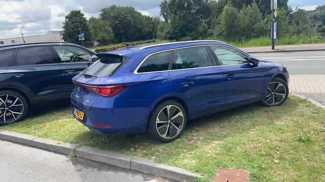 Seat LEON Sportstourer 1.4 TSI 204pk eHybrid PHEV FR / Panoramadak / Camera / Elek. verst. Bestuurdersstoel