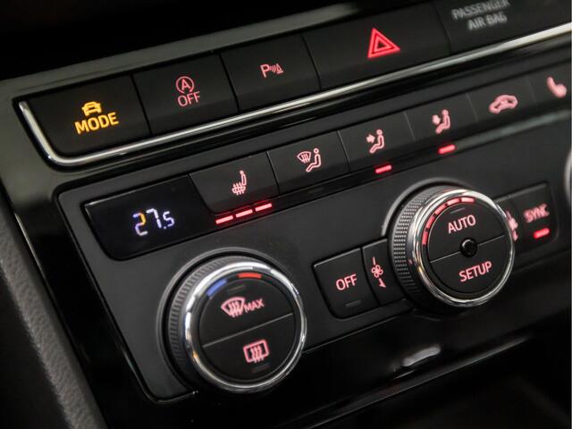 Seat LEON 1.5 TSI FR Sport 150Pk Automaat (SCHUIFDAK, APPLE CARPLAY, LEDER, CAMERA, BEATS AUDIO, STOELVERWARMING, SPORTSTOELEN, GETINT GLAS, LED KOPLAMPEN, LM VELGEN, CRUISE, NIEUWE APK, NIEUWSTAAT)