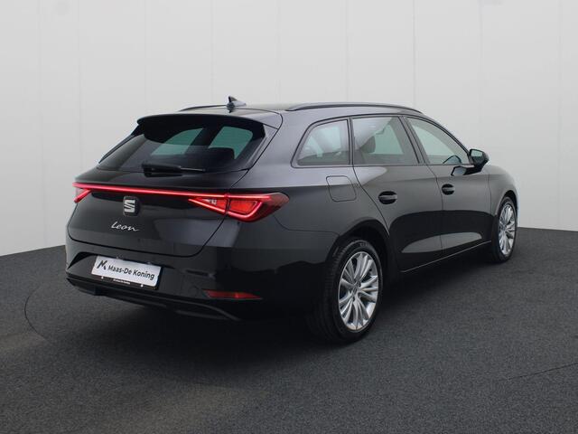 Seat LEON Sportstourer 1.5 eTsi 150pk DSG Style · Apple/Android Car Play · Camera · P-Sensoren · Cruise Control · Apple/Android Car Play · 17'' Inch · Garantie t/m 30-05-2029 of 100.000km