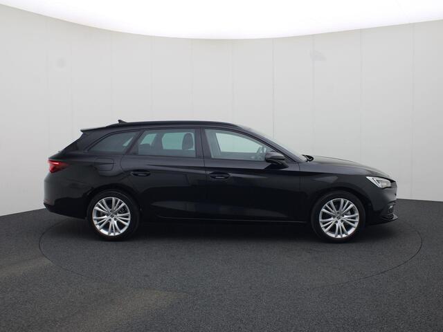 Seat LEON Sportstourer 1.5 eTsi 150pk DSG Style · Apple/Android Car Play · Camera · P-Sensoren · Cruise Control · Apple/Android Car Play · 17'' Inch · Garantie t/m 30-05-2029 of 100.000km