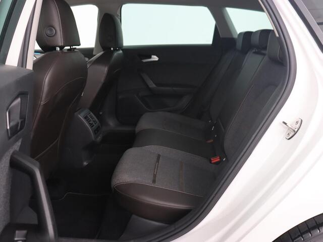 Seat LEON 1.4 TSI eHybrid PHEV Xcellence | Trekhaak | Stoel & stuurverwarming | Carplay | Navigatie | Adaptive cruise | Full LED | Park Assist | Climate control | Keyless | Plug In
