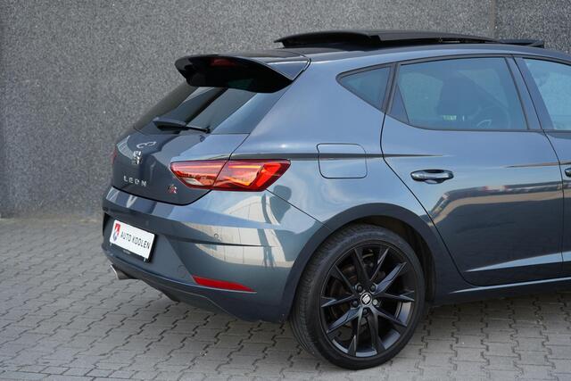 Seat LEON 1.5 TSI Ultimate Edition Black / Pano/ Beats/ Led / Carplay/ Keyless