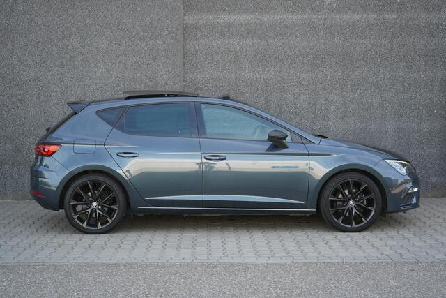 Seat LEON 1.5 TSI Ultimate Edition Black / Pano/ Beats/ Led / Carplay/ Keyless