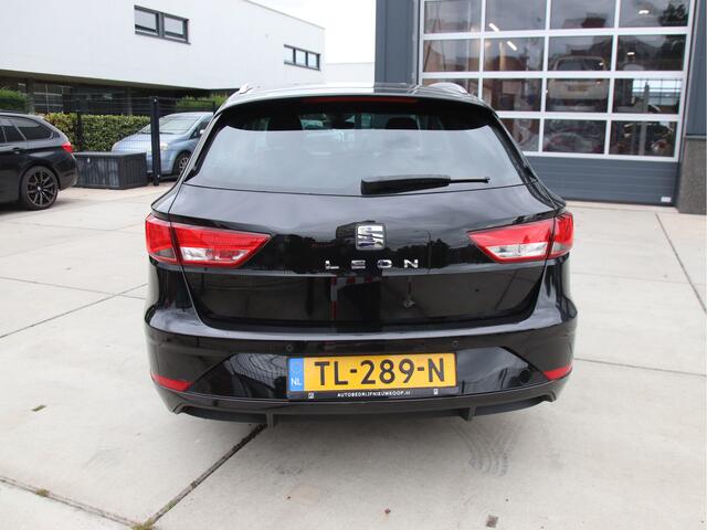 Seat LEON ST 1.0 EcoTSI Style Business Intense Carplay, 2x PDC, NL Auto Aanbieding!