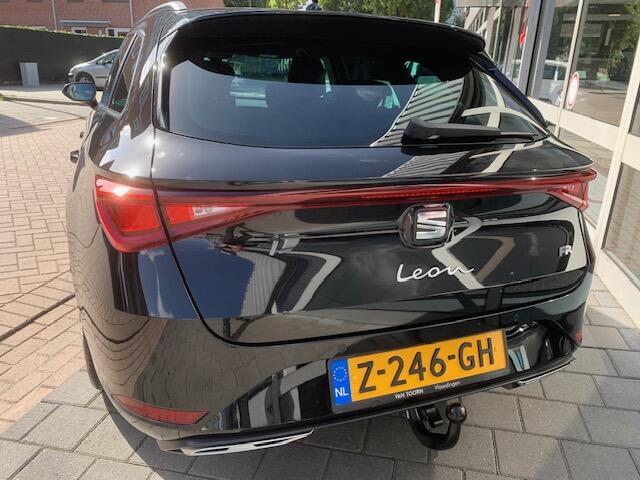 Seat LEON Sportstourer 1.5 eTSI FR, afkoppelbare trekhaak. .
