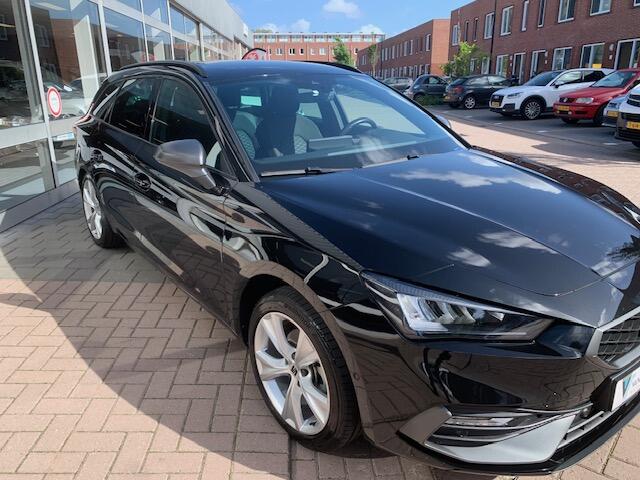 Seat LEON Sportstourer 1.5 eTSI FR, afkoppelbare trekhaak. .