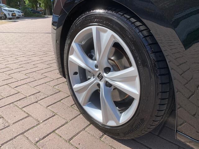 Seat LEON Sportstourer 1.5 eTSI FR, afkoppelbare trekhaak. .