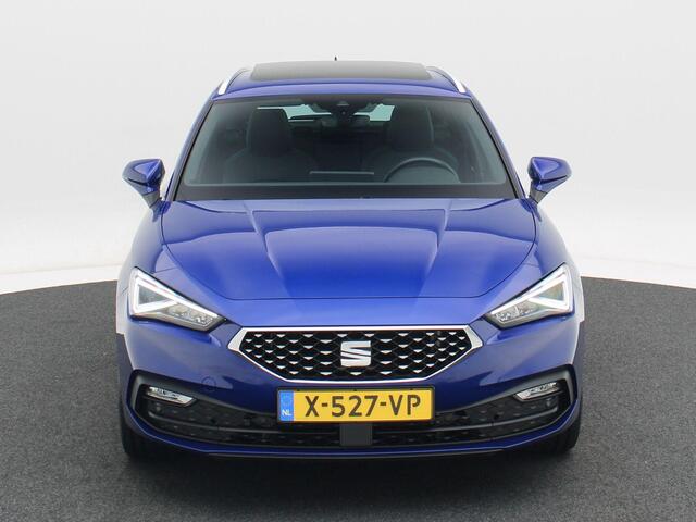 Seat LEON Sportstourer 1.4 TSi eHybrid 205 Pk PHEV FR | Panoramadak | Adaptive Cruise | Stoel Verwarming | Carplay | Navigatiesysteem | Camera | Parkeersensoren | 18 Inch