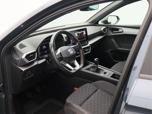 Seat LEON Sportstourer 1.5 TSI FR Business Intense/ achteruitrijcamera/ trekhaak/ zeer mooi!