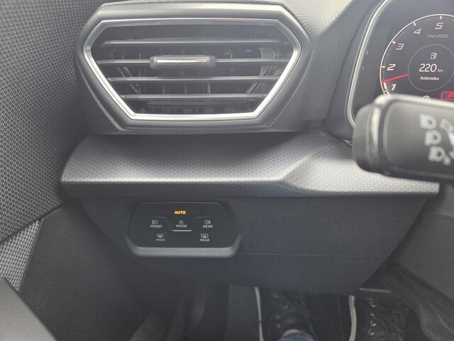 Seat LEON 1.0 eTSI Style BnsIn AUTOMAAT