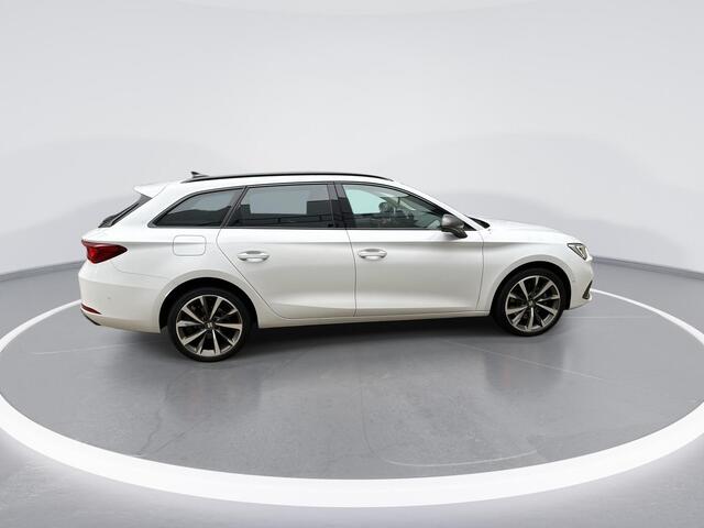 Seat LEON Sportstourer 1.4 TSI 204pk DSG eHybrid PHEV FR Business Intense · Camera · Inklap. Trekhaak · Keyless · Stuur- & Stoelverwarming · Elek. Bestuurddersstoel + Geheugen · ACC · Apple/Android Car Play ·