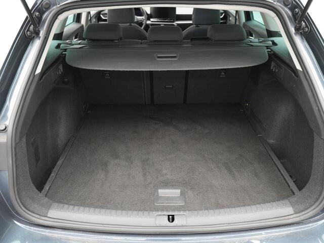 Seat LEON Sportstourer 1.5 TSI 130pk Style Navigatie Camera 17"velgen Keyless Parkassist 21