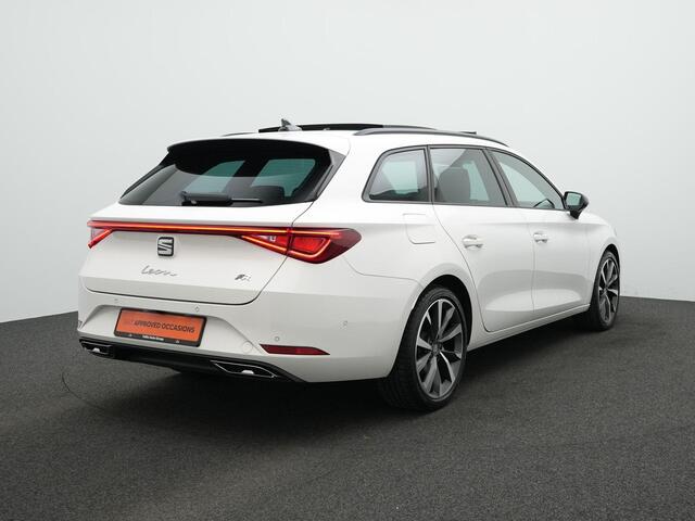 Seat LEON Sportstourer 1.0 eTSI 110 pk DSG FR Business Intense | Panoramadak | Stuur-/stoelverwarming | Achteruitrijcamera | Navigatie | Adaptive Cruise