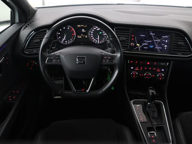 Seat LEON 2.0 TSI Cupra 300 | Panoramadak | Stoelverwarming | Carplay | Camera | Leder/Alcanatara | Full LED | Sfeerverlichting | 19'' | Navigatie | Climate control | Parkeerhulp | Cruise control