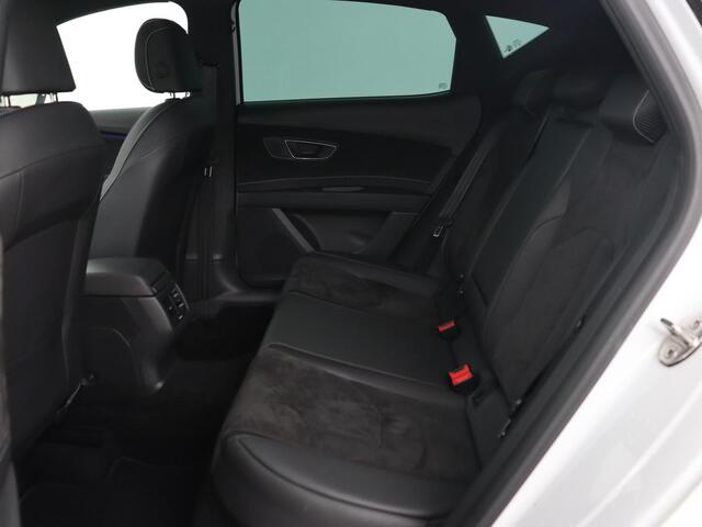 Seat LEON 2.0 TSI Cupra 300 | Panoramadak | Stoelverwarming | Carplay | Camera | Leder/Alcanatara | Full LED | Sfeerverlichting | 19'' | Navigatie | Climate control | Parkeerhulp | Cruise control