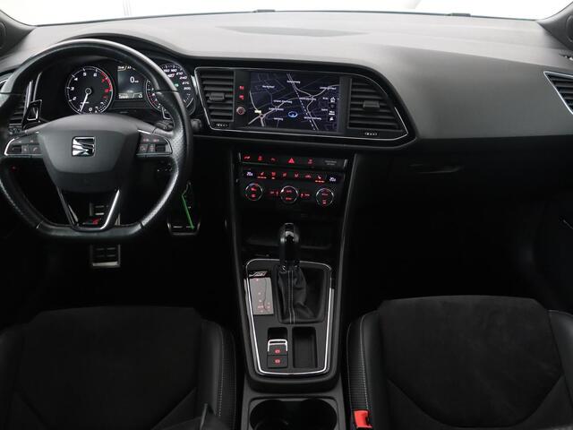 Seat LEON 2.0 TSI Cupra 300 | Panoramadak | Stoelverwarming | Carplay | Camera | Leder/Alcanatara | Full LED | Sfeerverlichting | 19'' | Navigatie | Climate control | Parkeerhulp | Cruise control