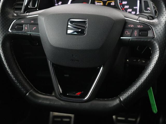 Seat LEON 2.0 TSI Cupra 300 | Panoramadak | Stoelverwarming | Carplay | Camera | Leder/Alcanatara | Full LED | Sfeerverlichting | 19'' | Navigatie | Climate control | Parkeerhulp | Cruise control