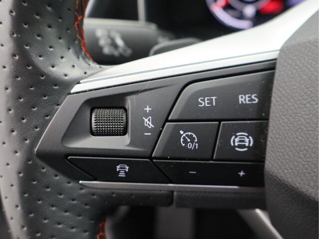 Seat LEON Sportstourer 1.5 eTSI FR Business Intense/ camera/ trekhaak/ zeer mooi!