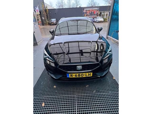 Seat LEON Sportstourer 1.5 TSI FR Business Intense dealer onderhoud camera side assist navigatie Full LED ACC adaptieve cruise control sfeerverlichting digital cockpit stoelverwarming parkeersensoren voor en achter stuurwiel verwarming lederen multifunctioneel stuu