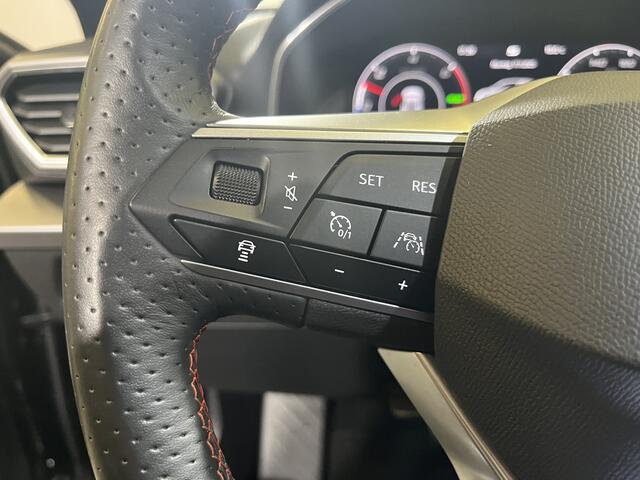 Seat LEON 1.4 TSI eHybrid PHEV FR / AUTOMAAT/ KEYLESS/ FULL LINK/ PARK. SENSOREN + CAMERA/ LED/ ELEKTR. STOEL/ STOEL-STUUR VERWARM./ KEYLESS/ NAVI/ 18" LMV