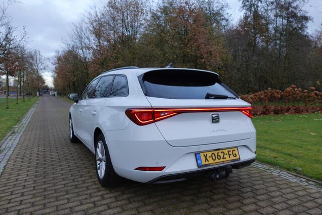 Seat LEON Sportstourer 1.0 eTSI FR Business Intense | Trekhaak | CarPlay | Camera | Stuurwielverw. | Stoelverw. | BTW |