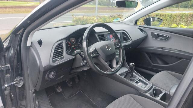 Seat LEON ST 1.6 TDI Style Business Intense CLIMA/NAVI BJ 2018