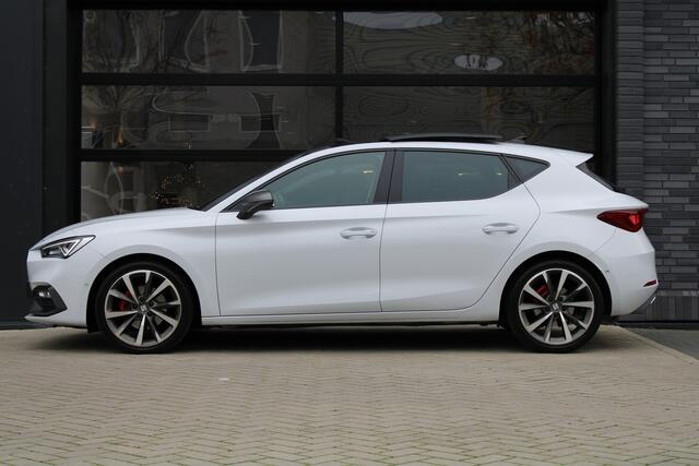 Seat LEON 1.5 eTSI FR Launch Edition | NAP | PANO | KEYLESS | BEATS AUDIO | SFEER VERLICHTING | STUURVERW |