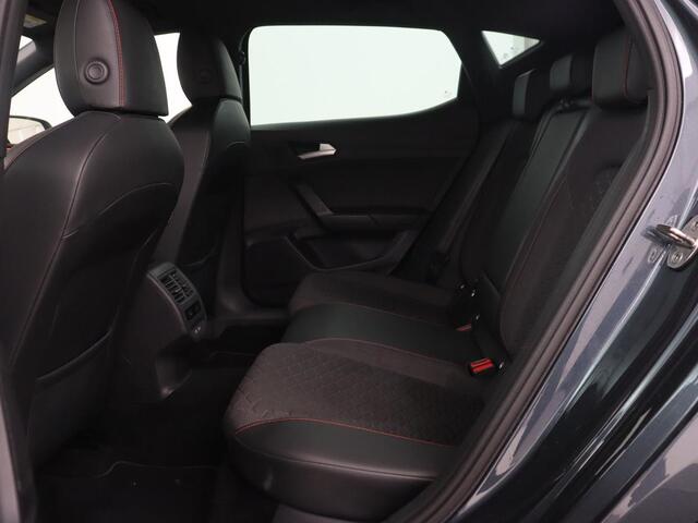 Seat LEON 1.5 eTSI FR Launch Edition | Carplay | Adaptive cruise | Sfeerverlichting | Navigatie | Full LED | Dodehoek detectie | DAB | Parkeerhulp | Climate control