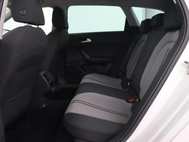 Seat LEON 1.0 TSI Style Intens | Camera | Carplay | Adaptive cruise | Navigatie | DAB | Full LED | Park Assist | Bluetooth | Climate control