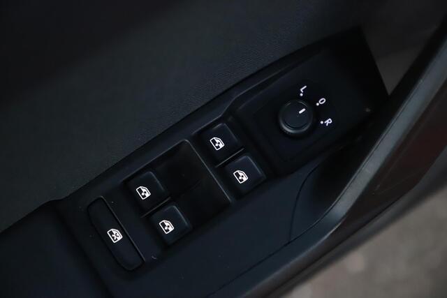 Seat LEON Sportstourer 1.0 TSI Business Virtual Cockpit Full LED Navigatie Draadloos Carplay Android Clima Cruise Control 16 inch LMV