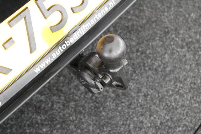 Seat LEON Sportstourer 1.5 eTSI 150pk DSG FR Launch Edition Trekhaak Camera Keyless Adaptive Chassis Stoelverwarming Virtual Cockpit Navigatie