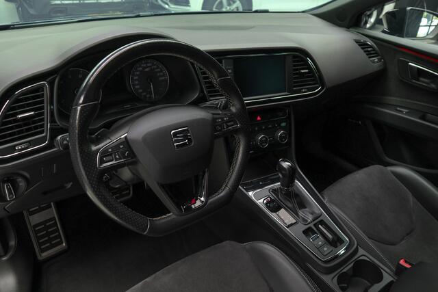 Seat LEON 2.0 TSI CUPRA 300 Panodak Navi Climate Leer Camera Carplay PDC Zwarte binnenhemel LED LM velgen