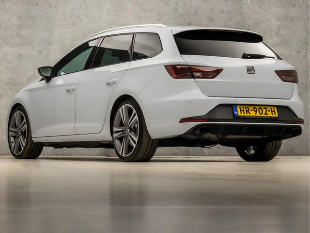 Seat LEON ST 2.0 TSI Cupra 280 281Pk Automaat (APPLE CARPLAY, NAVIGATIE, CLIMATE, SEAT SOUND, CAMERA, STOELVERWARMING, SPORTSTOELEN, LEDER/ALCANTARA, GETINT GLAS, LED KOPLAMPEN, NIEUWSTAAT)