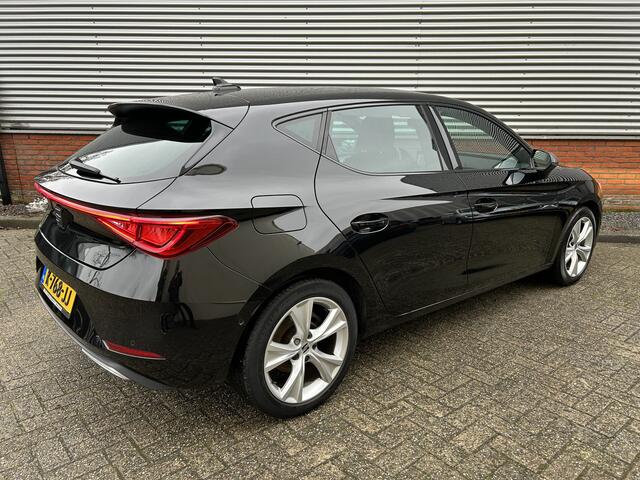 Seat LEON 1.5 eTSI FR Launch Edition | Dealer Onderhouden | Inklap. Trekhaak | Apple carplay / Android auto | Led | Automaat |