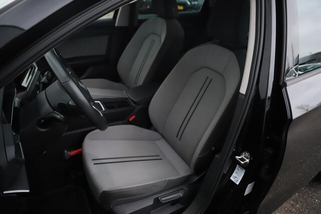 Seat LEON Sportstourer 1.5 eTSI Style Business Intense 150PK DSG Automaat LED Navigatie Achteruitrijcamera Climate Adaptive Cruise Control 16 inch LMV Carplay Android