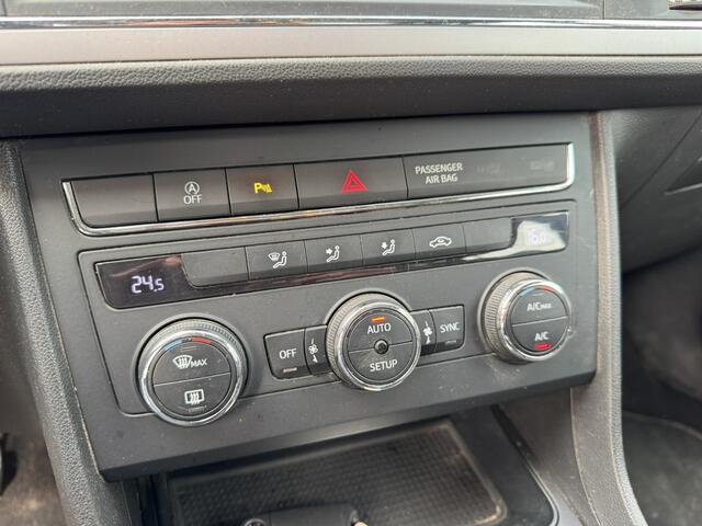 Seat LEON 1.6 TDI Style Intense*Navi*ECC*EXPORT/EX.BPM*