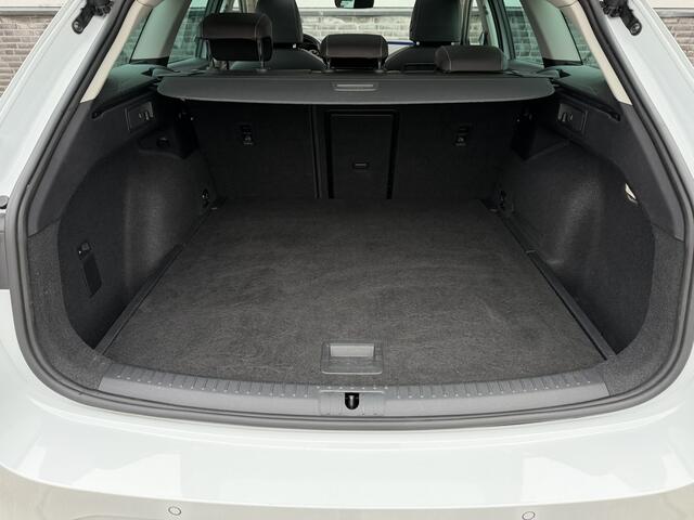 Seat LEON Sportstourer 1.5 eTSI Xcellence M-Hybrid | LED | Panorama | Elek. Trekhaak | Carplay | Navi | Sfeerverl. | Camera