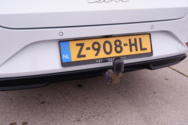 Seat LEON Sportstourer 1.5 eTSI Xcellence M-Hybrid | LED | Panorama | Elek. Trekhaak | Carplay | Navi | Sfeerverl. | Camera