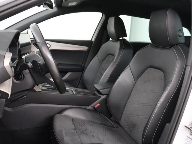Seat LEON 1.4 TSI eHybrid PHEV Xcellence | Leder/Alcantara | Stoelverwarming | Adaptive cruise | Carplay | Sfeerverlichting | Navigatie | Stuurverwarming | Keyless | Full LED | Plug In