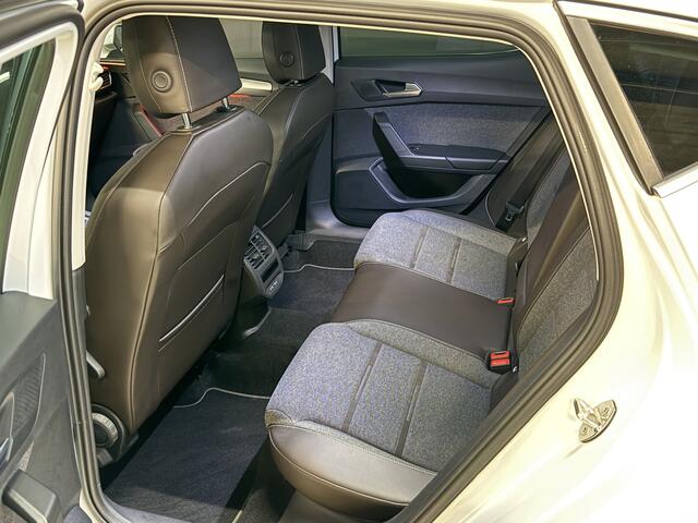 Seat LEON 1.5 eTSI Style Business Intense | Camera | Apple Carplay | Keyless