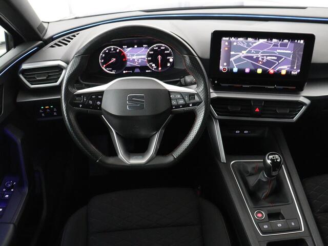 Seat LEON 1.0 TSI FR Launch Edition | Panoramadak | Trekhaak | Stoelverwarming | Camera | Carplay | Navigatie | Sfeerverlichting | Adaptive cruise | Keyless | Full LED | Dodehoek detectie
