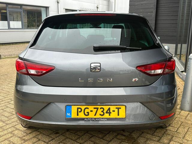 Seat LEON 1.0 EcoTSI Style Business Intense 116PK | AUTOMAAT | NL Auto | 2e Eigenaar | Sportonderstel | Navigatie | Apple Carplay | Android Auto | Privacy Glass | Parkeersensoren Voor en Achter | Climate Control | Cruise Control | Lichtmetalen Velgen |