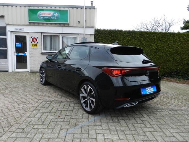 Seat LEON 1.5 eTSI FR Business Intense Beats Audio System - Panorama dak - Apple CarPlay - Android Auto - Park.Camera + Sensoren