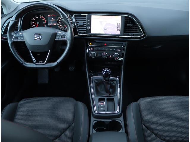 Seat LEON ST 1.5 TSI FR Business Intense | Trekhaak | Panoramadak |