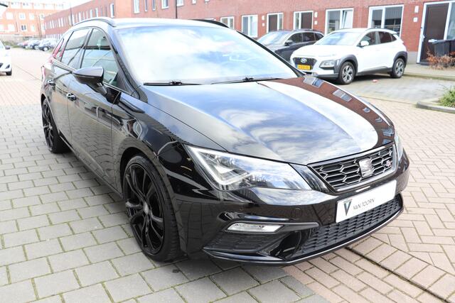 Seat LEON ST 1.5 TSI FR Business Intense Trekhaak, Nederlandse auto.