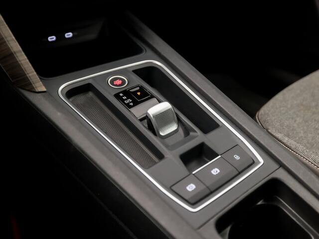 Seat LEON 1.5 TSI Xcellence Sport 150Pk Automaat (VIRTUAL COCKPIT, APPLE CARPLAY, GROOT NAVI, STUUR/STOELVERWARMING, KEYLESS, ADAPTIVE CRUISE, SFEERVERLICHTING, GETINT GLAS, NIEUWSTAAT)