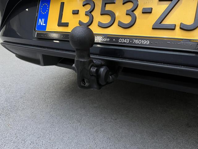 Seat LEON Sportstourer 1.5 TSI Style Intense | TREKHAAK | ALL-SEASONS | STOELVERWARMING |