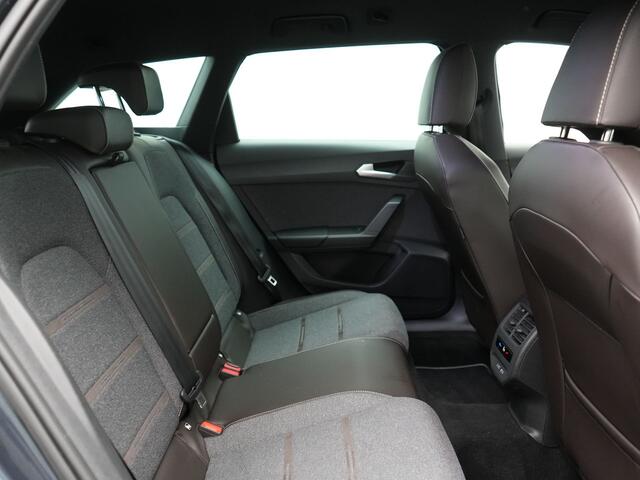 Seat LEON Sportstourer 1.4 TSI eHybrid Xcellence PHEV 204pk Dealer O.H. | Trekhaak Af Fabriek | Camera | Sportstoelen & Stuur Verwarmd | Keyless | Virtual | Navigatie | DAB | Plug In Hybrid |