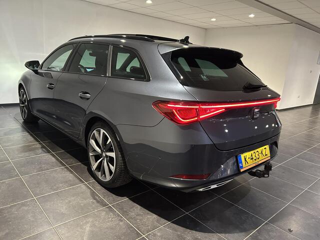 Seat LEON Sportstourer 1.5 eTSI FR Launch Edition | Panoramadak | Trekhaak | Navigatie | All-season banden |
